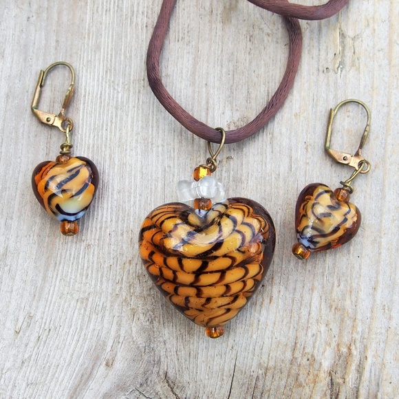 Vintage Jewelry - Glass Heart Pendant Necklace Matching Earring SET